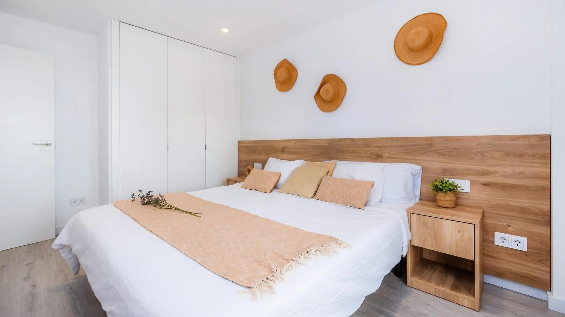 White Suites Кала де Ор 0*,